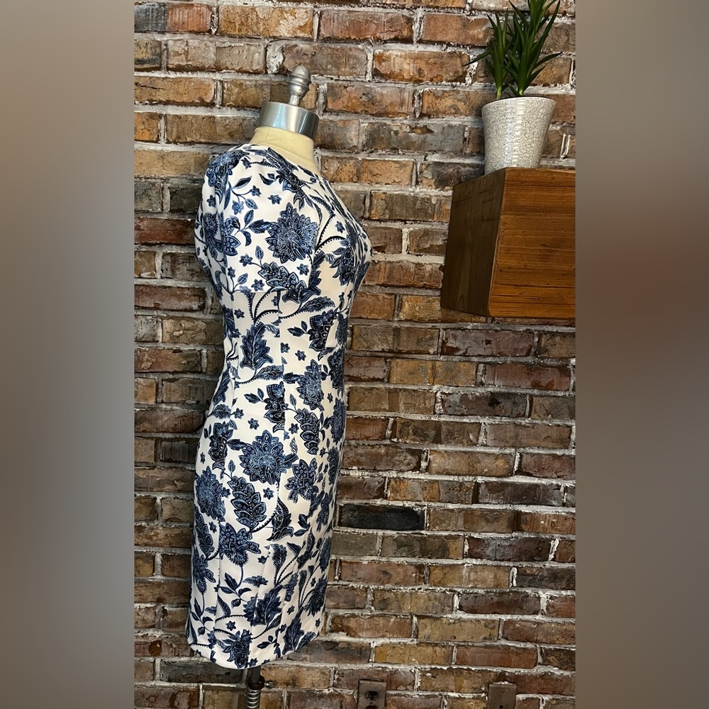 New Calvin Klein Floral Blue & White Mini Sheath Dress - Sz 4 - Picture 3 of 12